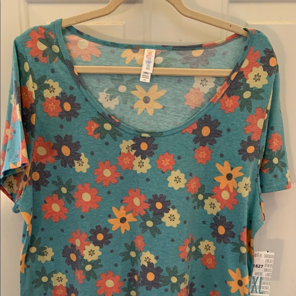Ladies NWT LuLaRoe Classic T Shirt Size 2XL